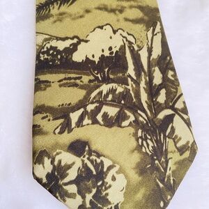 TOMMY BAHAMA HAWAIIAN DESIGN TIE